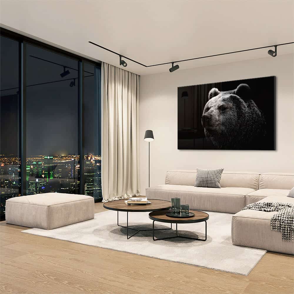 Modern luxe interieur met designer glasschildering van grote wilde beer