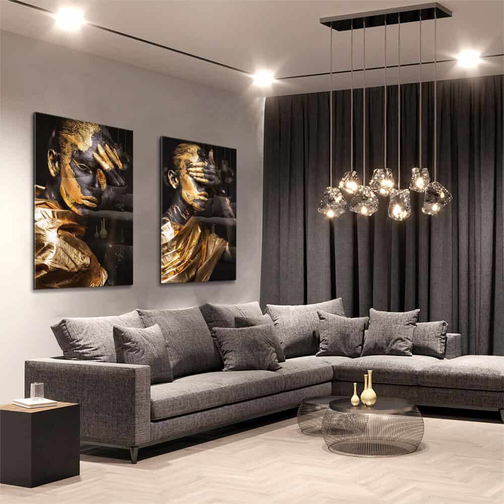 Modern luxe interieur met designer glasschildering van zwart en gouden body art meisje